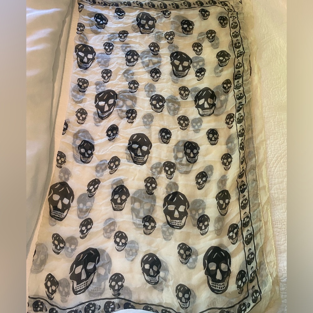 ALEXANDER MCQUEEN SILK SKULL SCARF